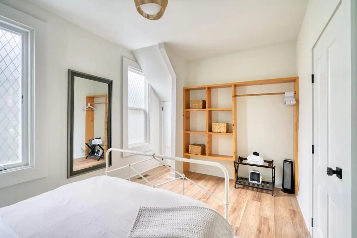 Holiday home Stay Portland - Renovated Historic Nob Hill Home - 94 Walkscore United States